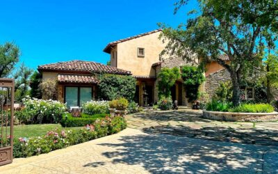 Gorgeous, Warm, Opulent Living With A Fabulous Feel